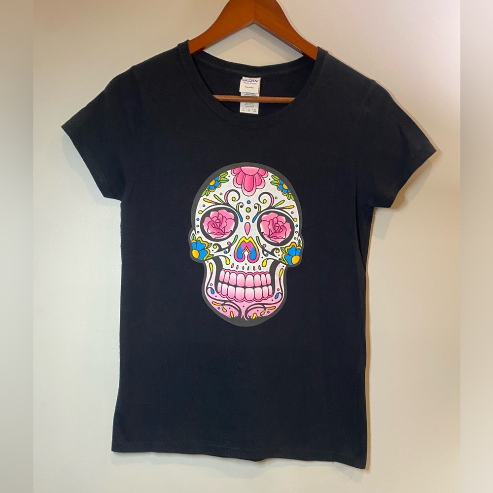 New Black Candy skull casual Tshirt size Small